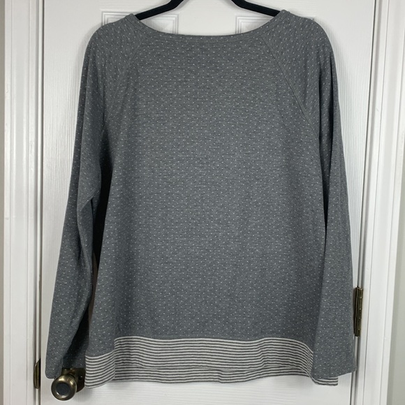 Reversible top long sleeved grey/white striped, grey/white polka dot bust 23.5” - Picture 4 of 5